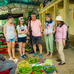 Lớp học nấu ăn và khám phá làng cổ Thủy Biều
